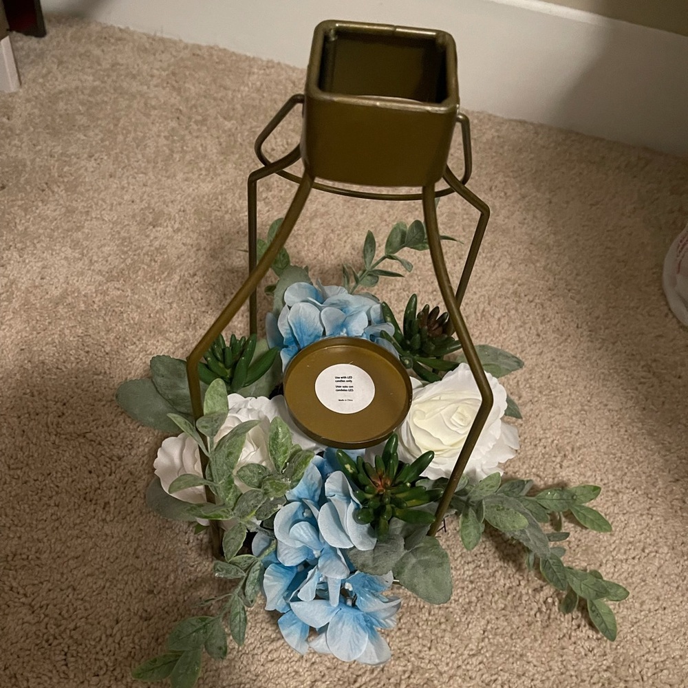 Greenery and light blue candle holders!